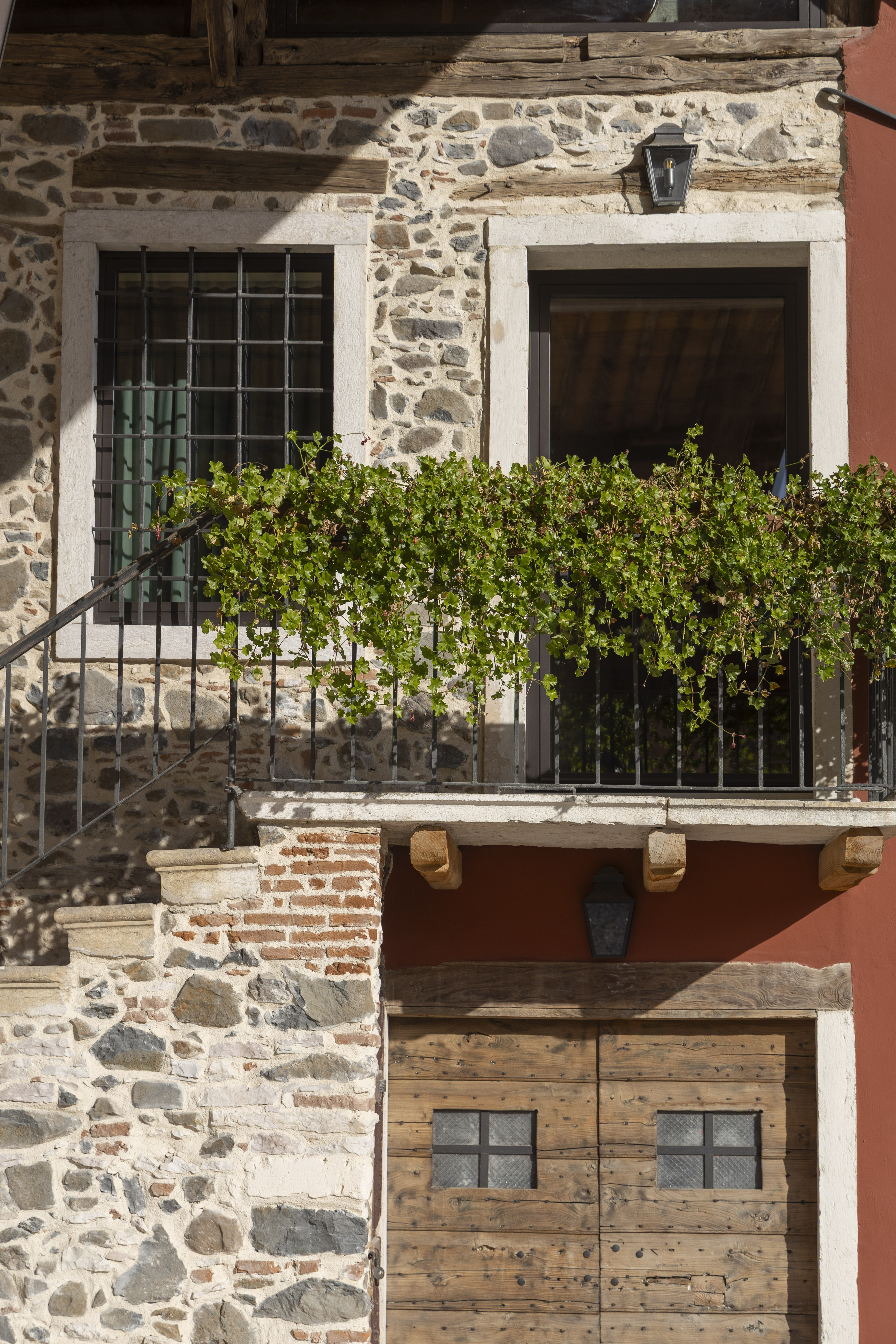 Dettaglio della facciata in pietra