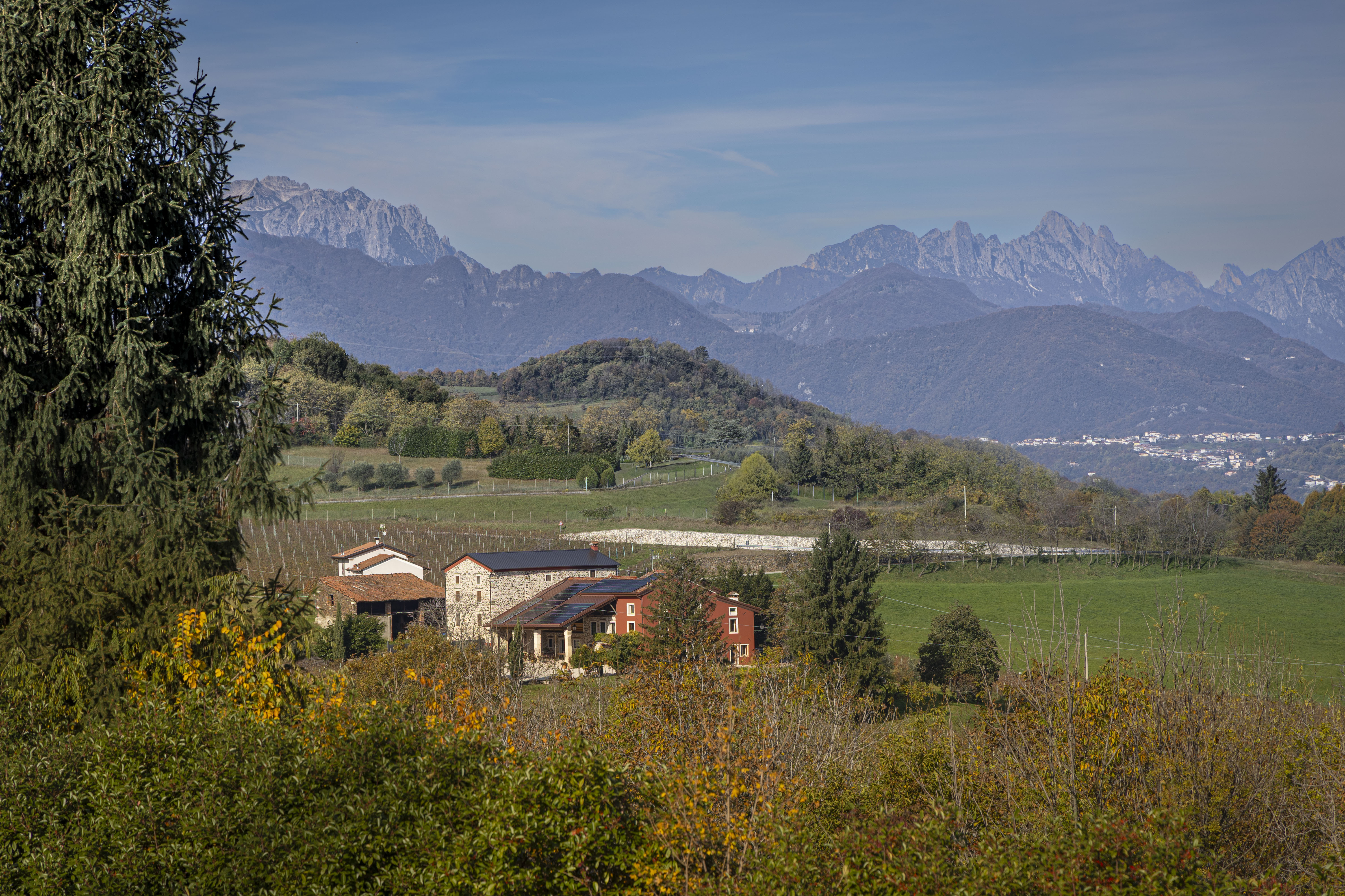 Paesaggio della Valle d'Agno con Alla Casa Rossa